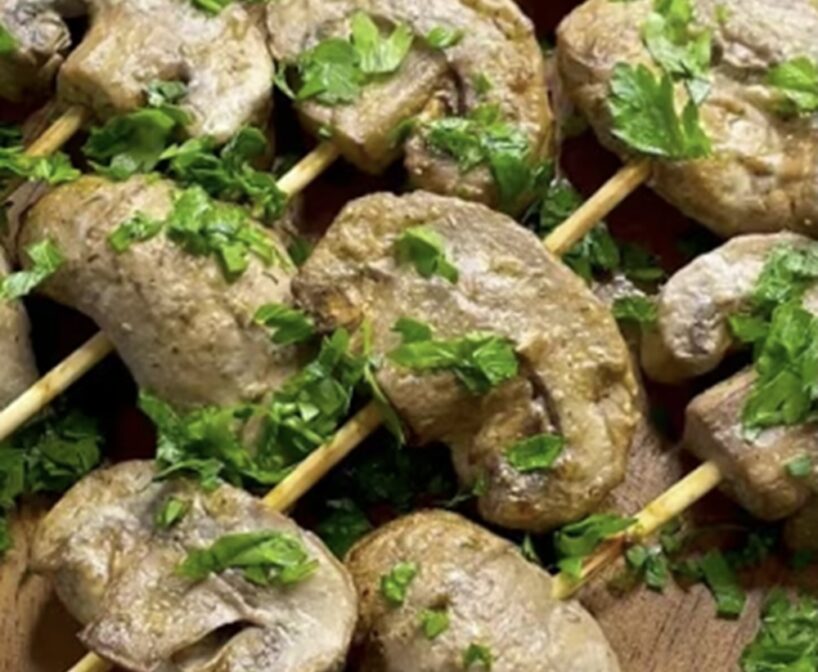 Sēnes mērcēju šajā marinādē, un viesi lūdz vēl – izcilu garšu nosaka 10 minūtēm pirms cepšanas