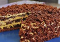 Milti, cukurs un kefīrs, pa 1 glāzei katrs – ļoti vienkārša, bet neticami gardas kūkas recepte