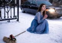 Turīgie radi izsmēja manu lēto apģērbu, bet apklusa, ieraugot, kurš man atbrauca pakaļ