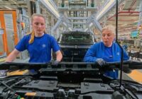 Vācijas automobiļu rūpniecība piedzīvo būtisku lejupslīdi Vācijas automobiļu rūpniecība piedzīvo būtisku lejupslīdi