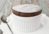 Maigs šokolādes suflē tiem, kas rūpējas par savu figūru – tik gards, ka viesi to vienmēr prasa vēl Maigs šokolādes suflē tiem, kas rūpējas par savu figūru – tik gards, ka viesi to vienmēr prasa vēl