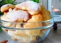 Ātra recepte maigiem biezpiena cepumiem – garša tā vien atsauc atmiņā saulaino bērnību