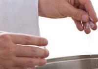 Gudri padomi, ko darīt, ja esat pārāk sālījis gaļu, zivis vai kartupeļus