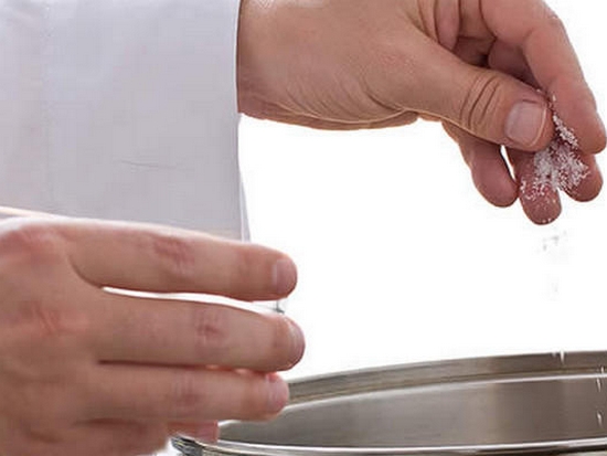 Gudri padomi, ko darīt, ja esat pārāk sālījis gaļu, zivis vai kartupeļus