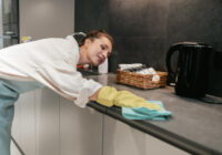 Draudzene man pastāstīja, kā 10 minūtēs iztīrīt virtuves virsmas – tagad to daru tikai šādi un viss spīd un laistās Draudzene man pastāstīja, kā 10 minūtēs iztīrīt virtuves virsmas – tagad to daru tikai šādi un viss spīd un laistās