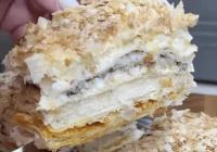 Sāļais Napoleons ar kausēto sieru un sardīnēm – neparastas un gardas uzkodas recepte