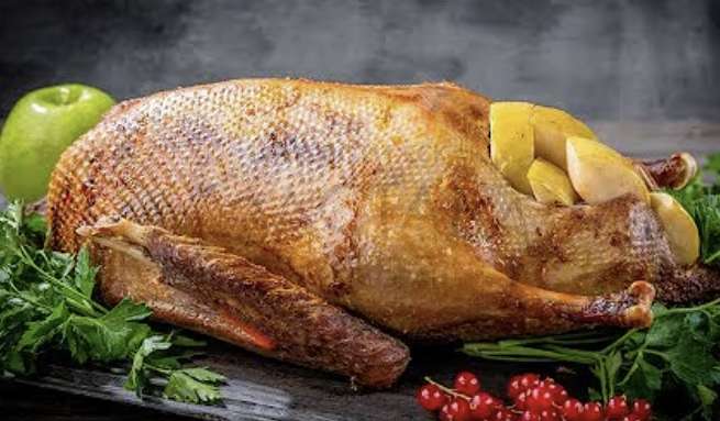 Cepta pīle Jaunajam gadam – šādi gatavota sanāk sulīga un kraukšķīga