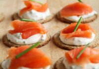 Mērcēju lasi šajā marinādē — uzkodas ar sarkanām zivīm pazūd no galda dažu minūšu laikā, un viesi prasa recepti