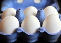 Čaumalas nolobīsies acumirklī: lūk, pavisam vienkāršs veids, kā nomizot olas