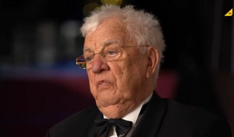 Skarbi, bet godīgi: Raimonds Pauls svētku laikā nesaudzē ne sevi, ne citus – VIDEO