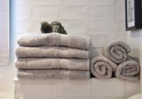 Daudzi cilvēki nepamana: 5 pazīmes, ka ir pienācis laiks nomainīt vannas dvieļus