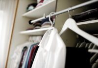 Jūsu skapī ir nepatīkama smaka – vienkāršs risinājums, kas atrisina problēmu dienas laikā