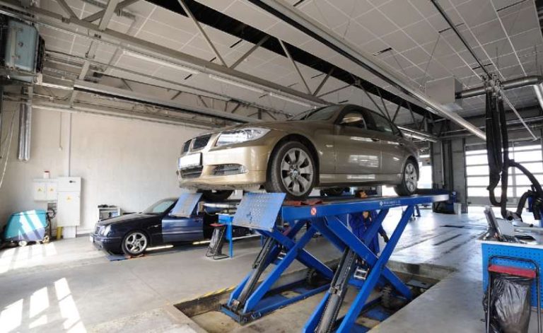Kāpēc tehnisko apskati neiziet pat “ideāli” auto: 5 slēptās pārbaudes, kurām jāsagatavojas ikvienam