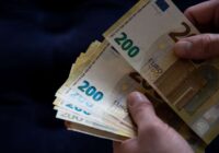 Svarīgas ziņas ģimenēm: cik lielu pielikumu pabalstiem un algai valsts garantē no janvāra Svarīgas ziņas ģimenēm: cik lielu pielikumu pabalstiem un algai valsts garantē no janvāra