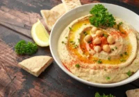 Kā pagatavot turku zirņu humusu – sanāk tik labi, ka veikalā tādu neatrast