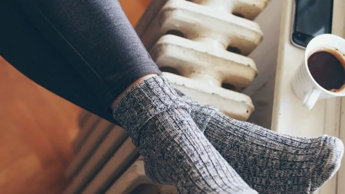 Ko darīt, lai kājas nesaltu pat visbargākajā salnā – triki, kas noderēs ziemā