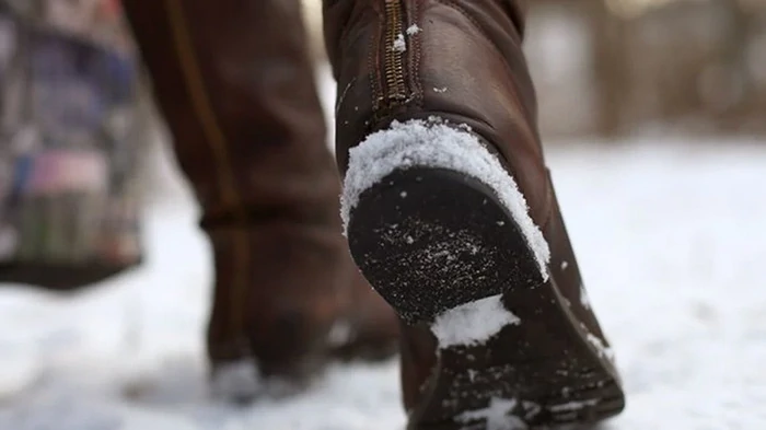 Ko iesākt, ja ziemā slīd zoles — sadzīves knifs ar dārzeni, kas palīdzēs jebkuriem apaviem