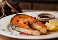 Zivju cepšana bez piedegšanas vai liekas eļļas: es iemācījos 3 trikus – pat sausa menca ir sulīga un zeltaina Zivju cepšana bez piedegšanas vai liekas eļļas: es iemācījos 3 trikus – pat sausa menca ir sulīga un zeltaina