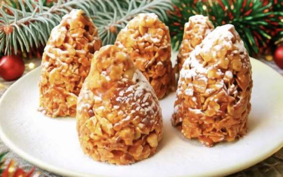 Ziemā uz visiem svētkiem gatavoju desertu bez cepšanas ar nosaukumu “Egļu čiekuri” — gards našķis 15 minūtēs.