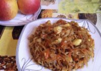 Manas vecmāmiņas Olgas ziemas klasika – sautēti kāposti ar ābolu un vistu