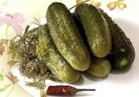 Skābēti gurķi sanāk gluži kā tikko no mucas izvilkti – noslēpums slēpjas vienā garšvielā