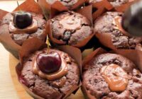 Sulīgākie šokolādes mafini, kādus esmu cepusi: Neliels triks ar pildījumu, kas visu maina