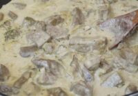 Mājās gatavotas vistas akniņas krējuma mērcē: vienkārši un sātīgi