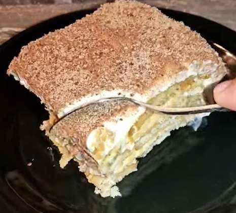 Mana iecienītākā “slinkā” kūka: biezpiena un cepumu deserts bez cepšanas