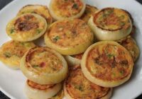 Kā es parastu omleti pārvērtu brokastīs, ko gribas fotografēt: vienkāršs knifs ar sīpoliem