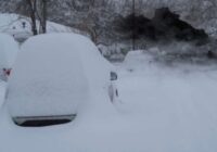 Policija brīdina: Jaungada pirmajā dienā braukšanas apstākļi Latvijā kļuvuši kritiski; Daudzviet doties bīstami