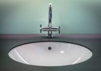 Krānu un hromētu virsmu tīrīšana: kā atjaunot spīdumu ar vienkāršiem līdzekļiem