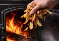 Tīrs dūmvads bez piepūles: kas jāiemet krāsnī, lai sodrēji pazustu paši Tīrs dūmvads bez piepūles: kas jāiemet krāsnī, lai sodrēji pazustu paši