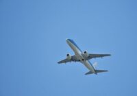 Rietumeiropa sniega gūstā: transporta sabrukums un atceltu lidojumu simti