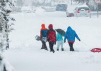 Nežāvēju uz radiatora, un dūnas nesaveļas kunkuļos – mana metode, kā 24 stundu laikā izžāvēt dūnu jaku pēc izmirkšanas sniegā