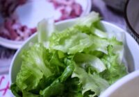 Saglabājiet salātu zaļumus svaigus nedēļām ilgi, izmantojot vienkāršu uzglabāšanas triku