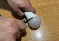 Nesteidzieties izmest LED spuldzi: praktisks paņēmiens, kā atjaunot tās darbību mājas apstākļos